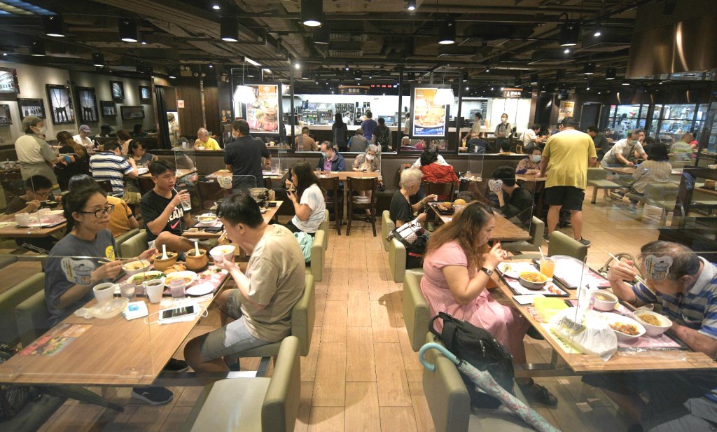 堂食限制延長至午夜。