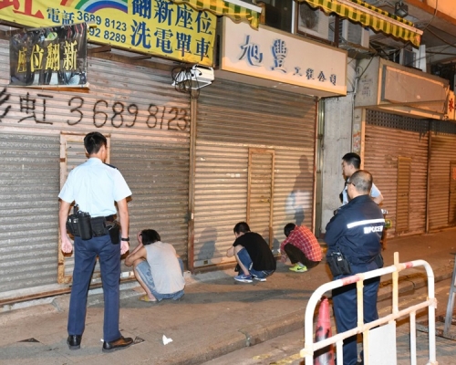 警員將3人截獲調查後放行。