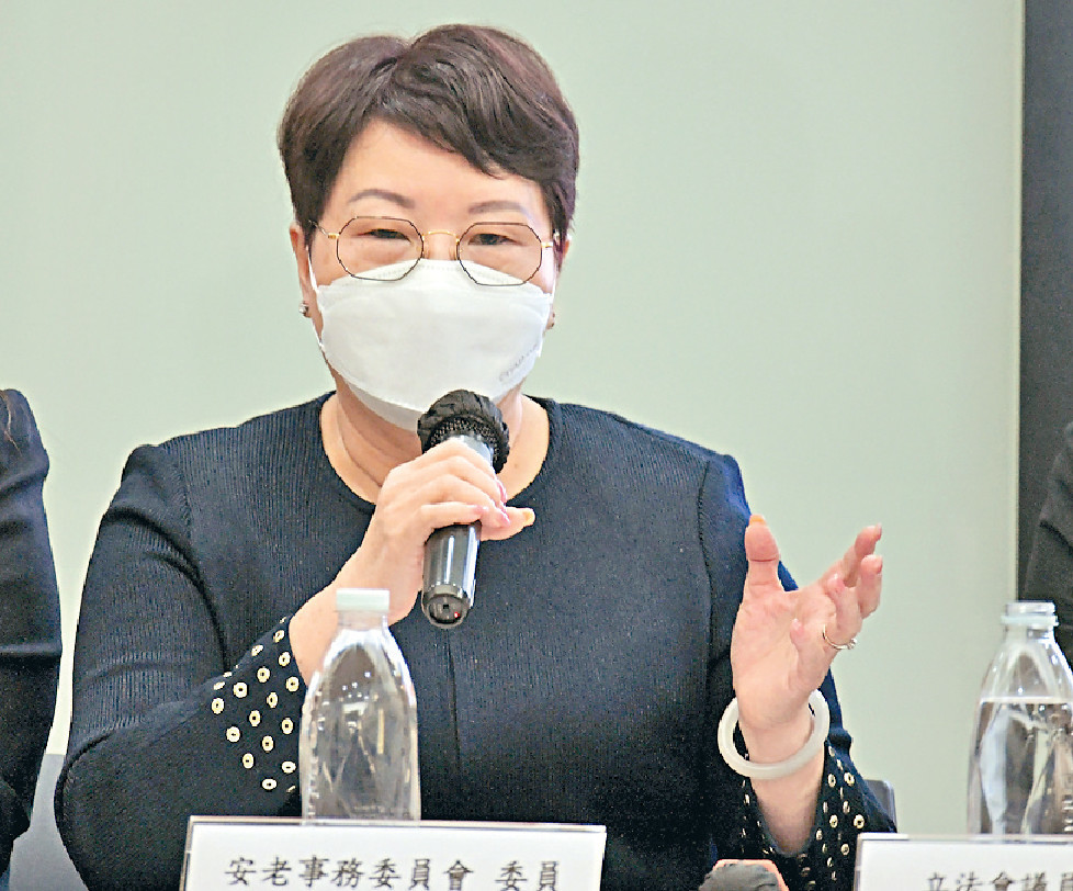 ■安老事務委員會委員兼安老院營運者李輝形容,安老業界正處於「冰河時期」。 ■安老事務委員會委員兼安老院營運者李輝形容,安老業界正處於「冰河時期」。