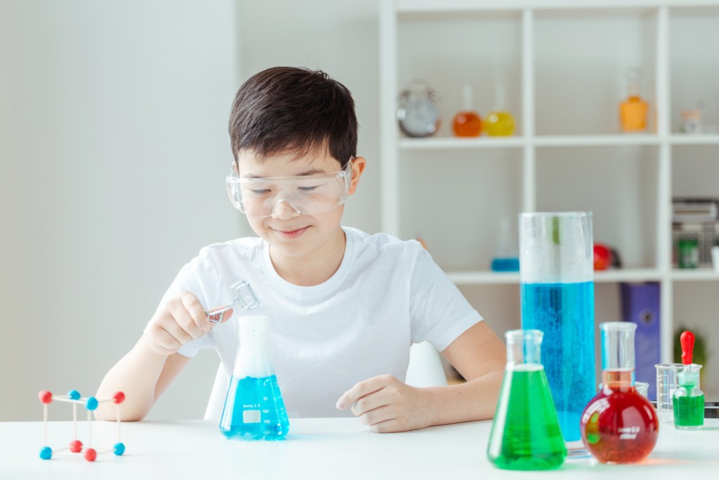 小學科學科︳告別常識科 小一、小四先推行科學科 4大學習範疇+2大課程重點（圖片來源：Freepik）