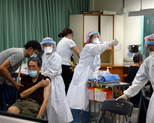 台灣6人接種新冠疫苗逾兩周仍然確診。路透社資料圖片，非涉事人