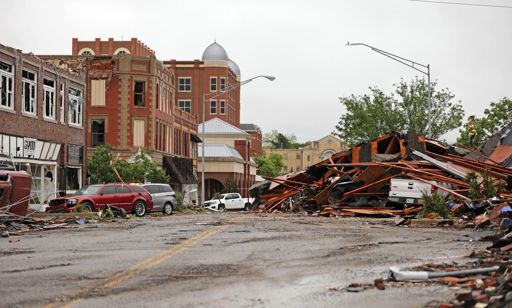 美國俄克拉荷馬州受龍捲風吹襲，多間房屋被夷平。美聯社