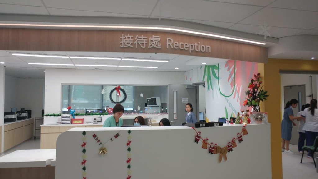 位於啟德的兒童醫院首階段開設腫瘤科、腎科及先天性新陳代謝科的專科門診。