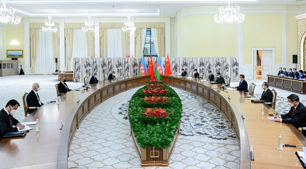 国家主席习近平在撒马尔罕国宾馆会见阿塞拜疆总统阿利耶夫。 新华社