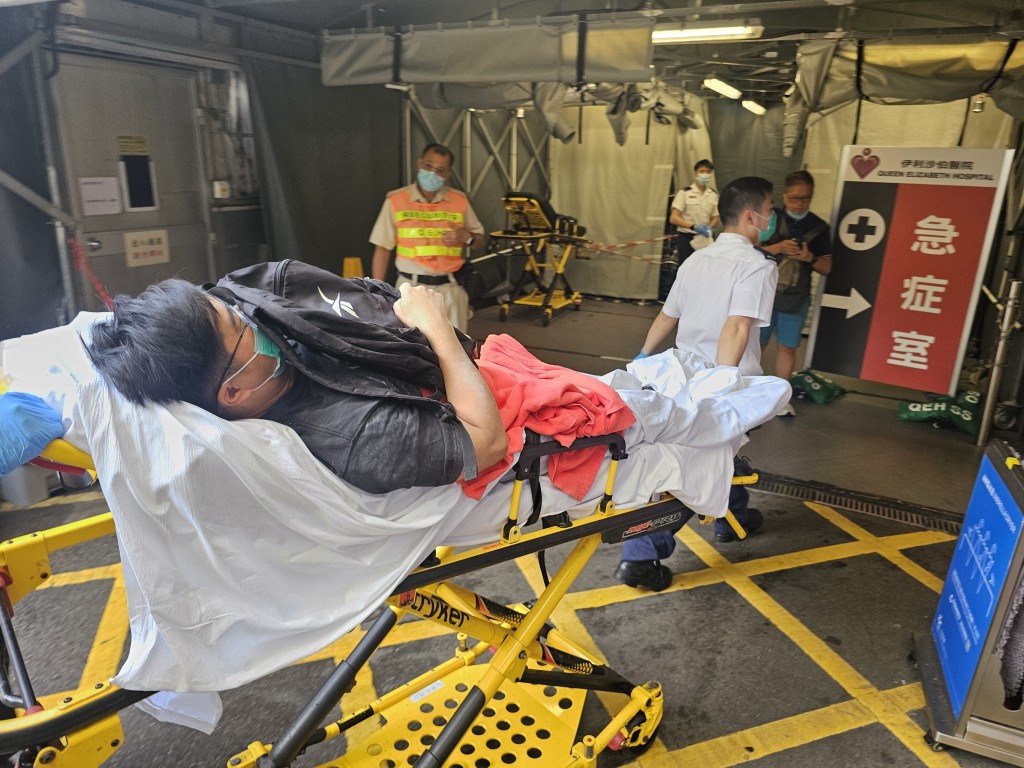 傷者獲送院時清醒。 傷者獲送院時清醒。