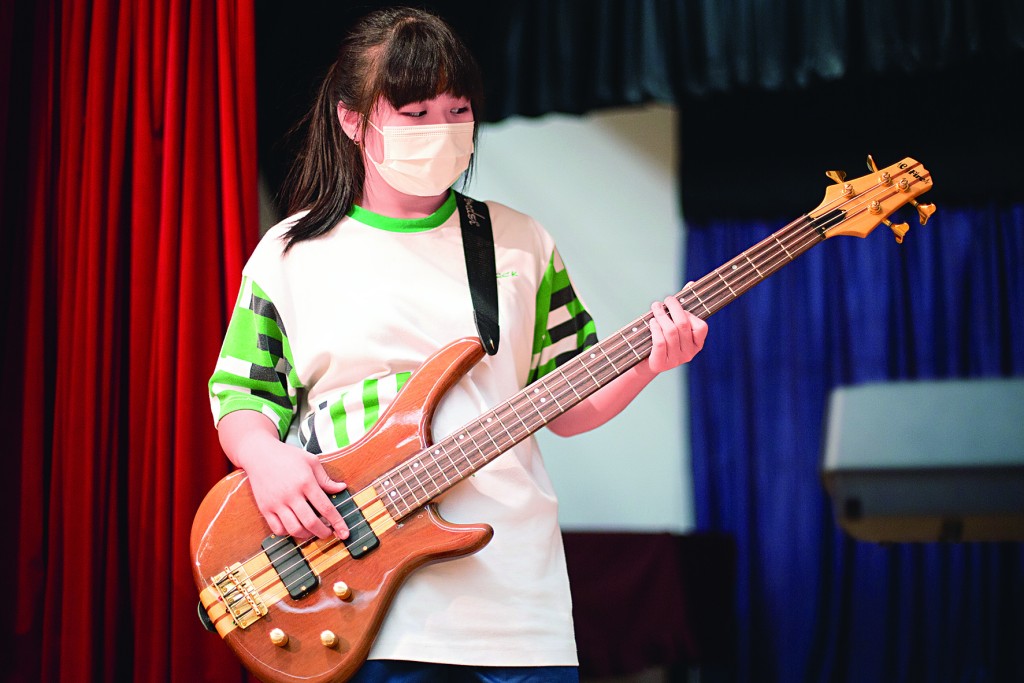 學校提供各種舞台予學生，讓學生展現自己的音樂才能。
