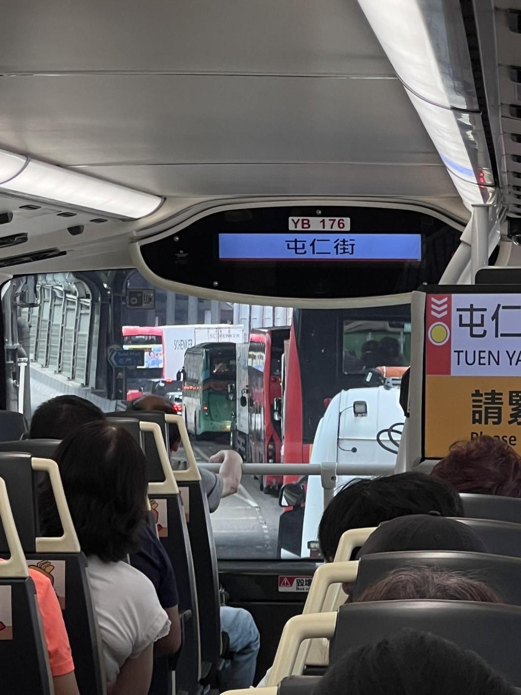 據樓主觀察,這些通話內容驚人地一致,是向家人發出的「開始煮飯」的召喚。(示意圖、圖片:屯門公路塞車關注組@facebook) 據樓主觀察,這些通話內容驚人地一致,是向家人發出的「開始煮飯」的召喚。(示意圖、圖片:屯門公路塞車關注組@facebook)