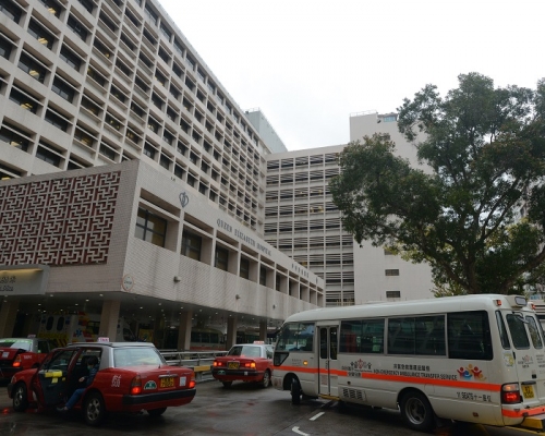 涉案酒吧顧客及職員同被送往伊利沙伯醫院治理。資料圖片