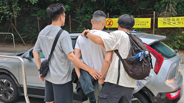 涉案男子被捕。