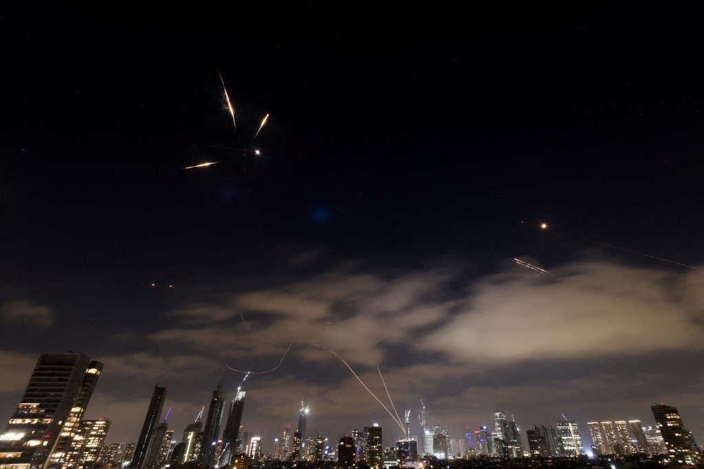 有飛彈在特拉維夫夜空劃過。路透社