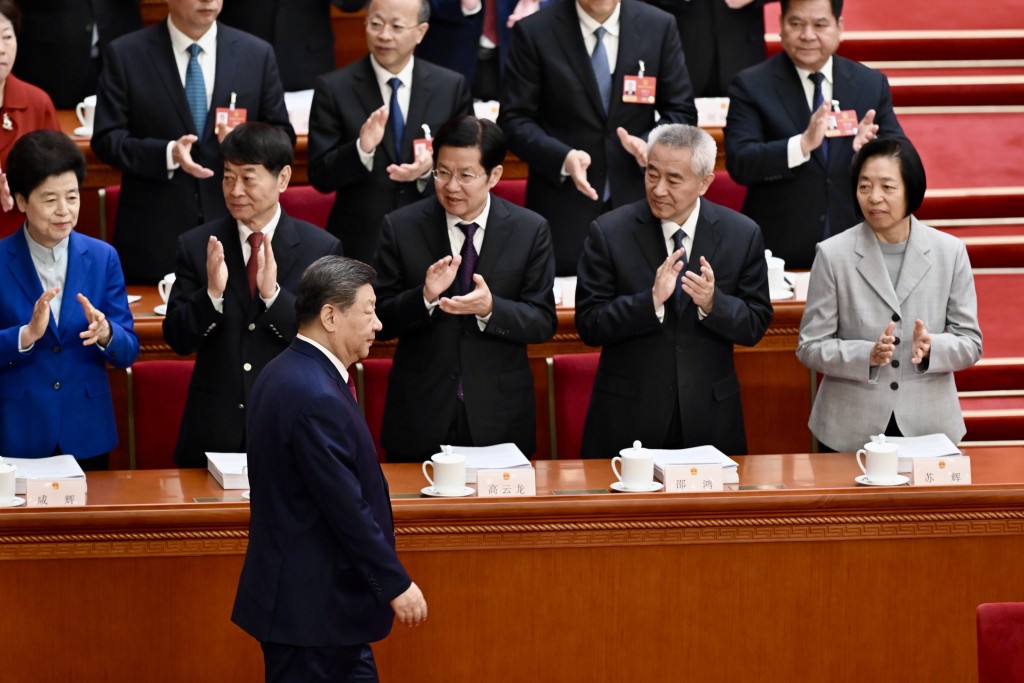 国家主席习近平出席会议。 国家主席习近平出席会议。