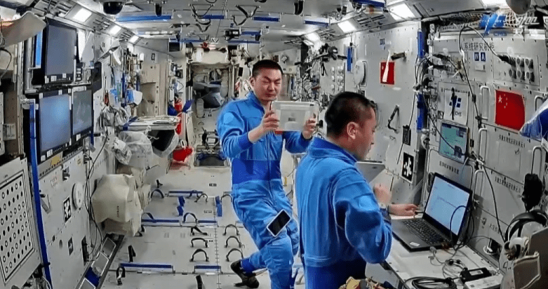 神舟二十三號乘組太空之旅滿兩月，黎家盈等太空人科研忙不停。 央視