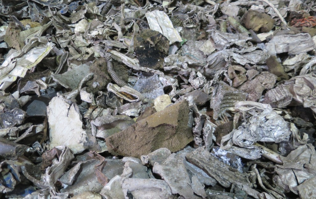 部分被截獲的受污染鋁碎料。政府新聞處圖片