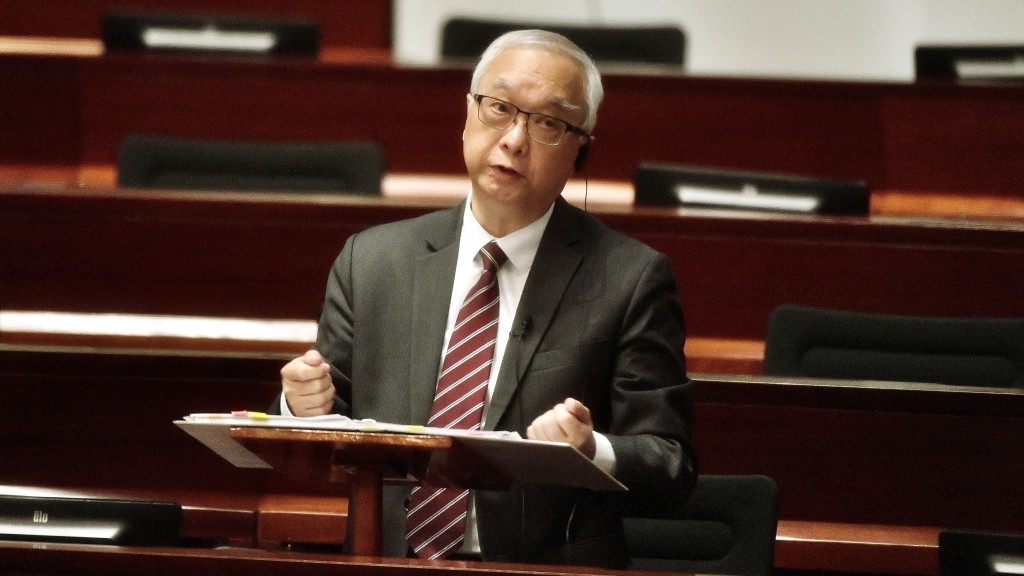 環境及生態局局長謝展寰表示,就相關建議,當局會在中期檢討中與兩電逐一討論。資料圖片