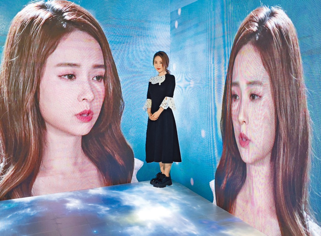 谷婭溦指這個新MV用了好多投影效果，感覺頗震撼。