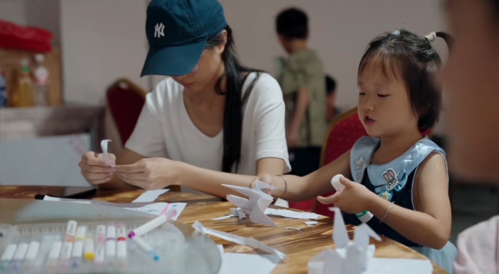 廣州增城廣嘉紡織廠，每到暑假便變身為員工的免費託兒所。極晝工作室