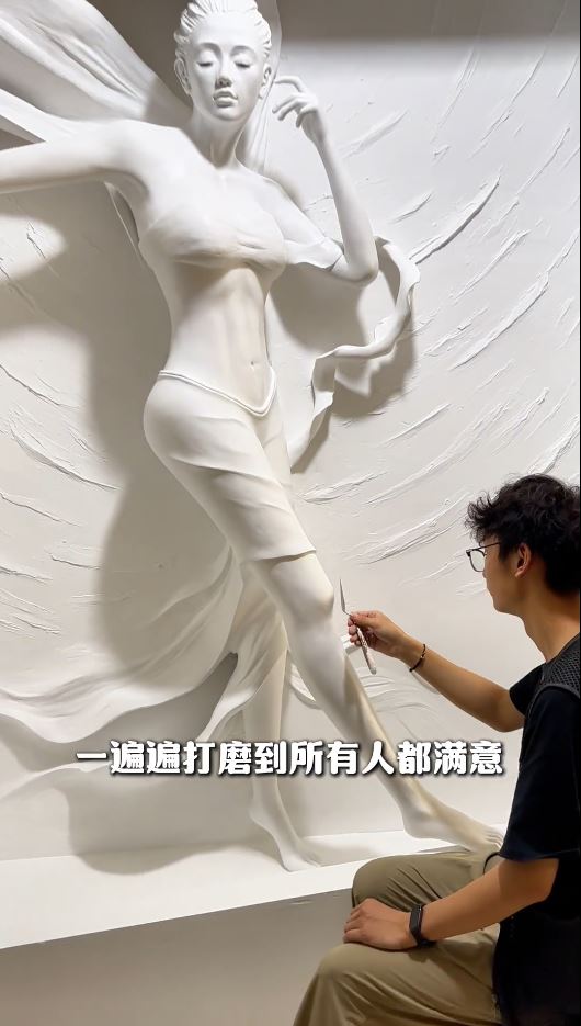 「狼尾兄弟」憑細膩、立體感強烈的浮雕壁畫成功創業。抖音@狼尾兄弟的浮雕VLOG