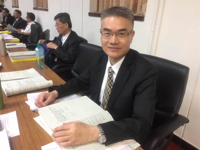 新任畜牧處長謝耀清表示,未來擬將寵物晶片改為「狗臉辨識」系統加強管制。(網上圖片)