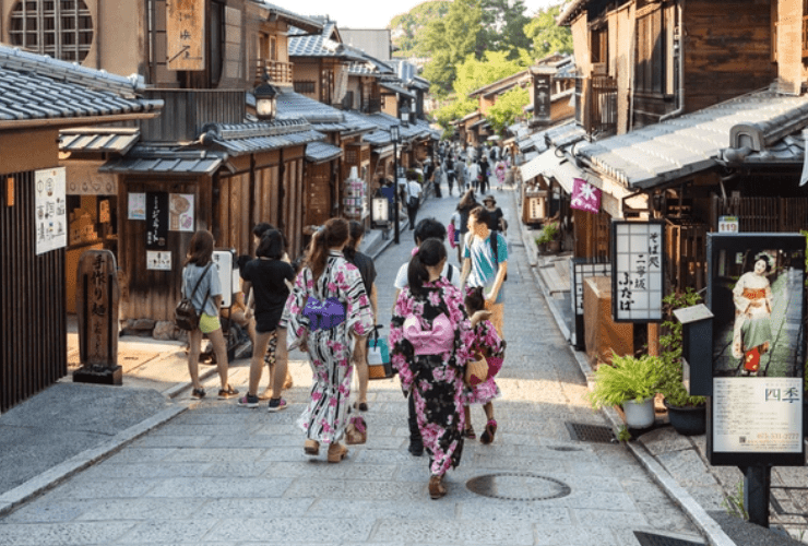 日本在疫後迎來大量旅客，其中京都是受惠最大城市之一。shutterstock