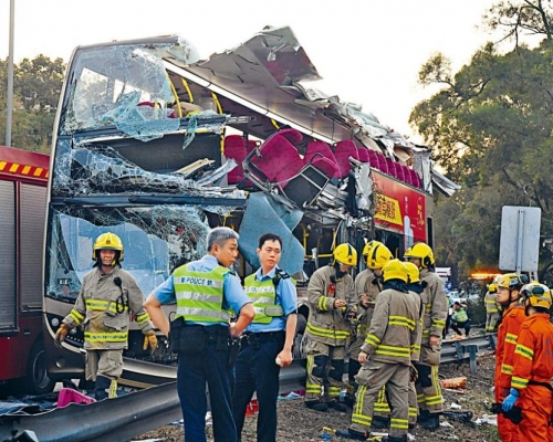 一輛九巴本周三在粉嶺公路撞樹,釀成6死38傷意外。涉事車長被控6項危險駕駛引致他人死亡罪。 資料圖片