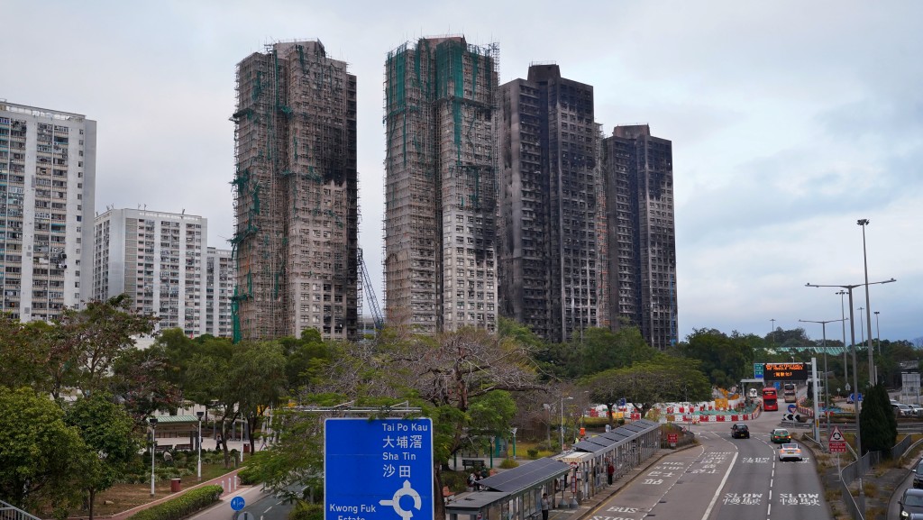 宏福苑現時正在拆棚及加固。資料圖片