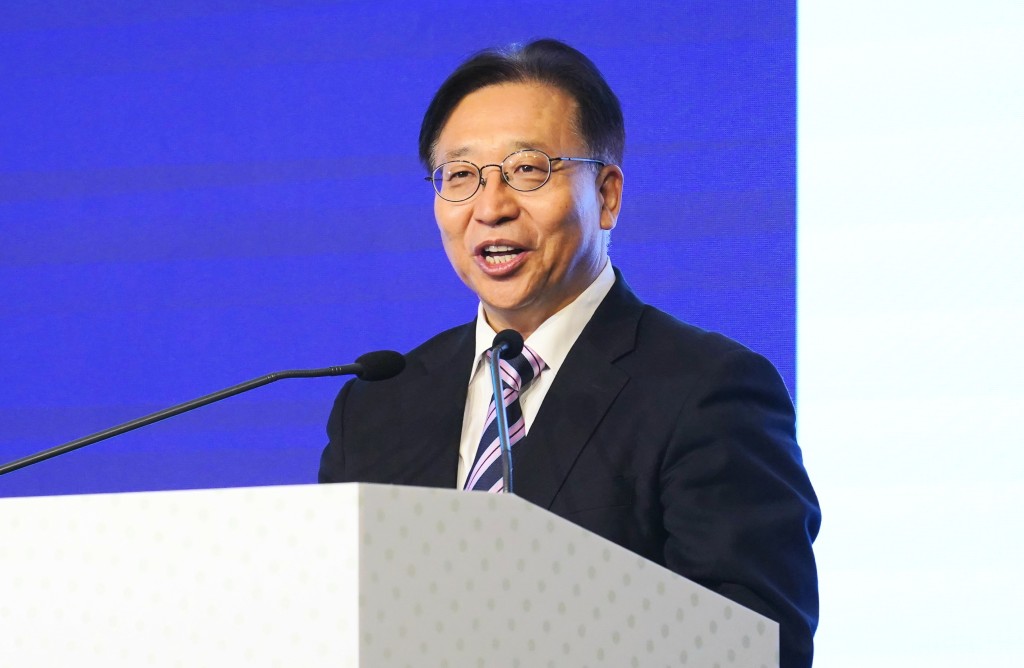 中國外交部駐港特派員崔健春表示,聯合國成立時有51個創始成員國,相信3至5年後,簽署調解院公約的成員國將會增加。 中國外交部駐港特派員崔健春表示,聯合國成立時有51個創始成員國,相信3至5年後,簽署調解院公約的成員國將會增加。