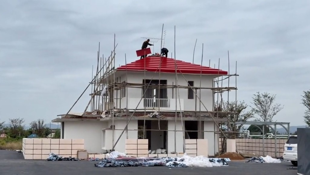 浙江00後夢想在家鄉復刻建造出日本動漫「蠟筆小新」的家。