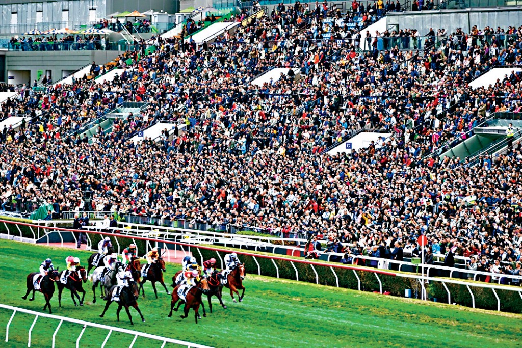 馬會公布去年度業績,其中賽馬投注額上升1384.4億港元。