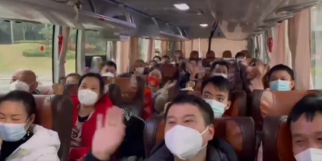 400多名广西桂林籍务工人抵达深圳。