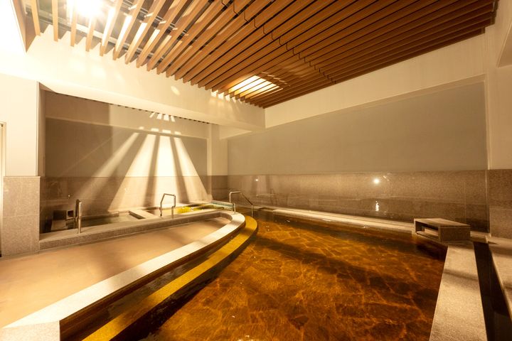酒店的波之上之汤温泉，是冲绳县内鲜见的天然温泉。