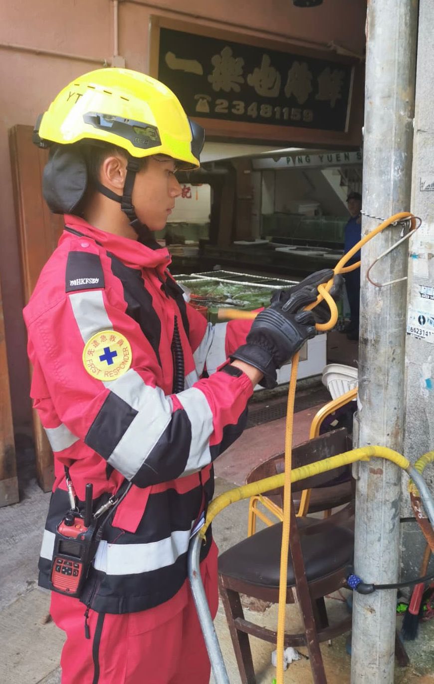 消防處已在水浸黑點展開防災工作,巡查低窪地區、排水系統以及易受水浸影響的公共設施。消防處fb圖片 消防處已在水浸黑點展開防災工作,巡查低窪地區、排水系統以及易受水浸影響的公共設施。消防處fb圖片