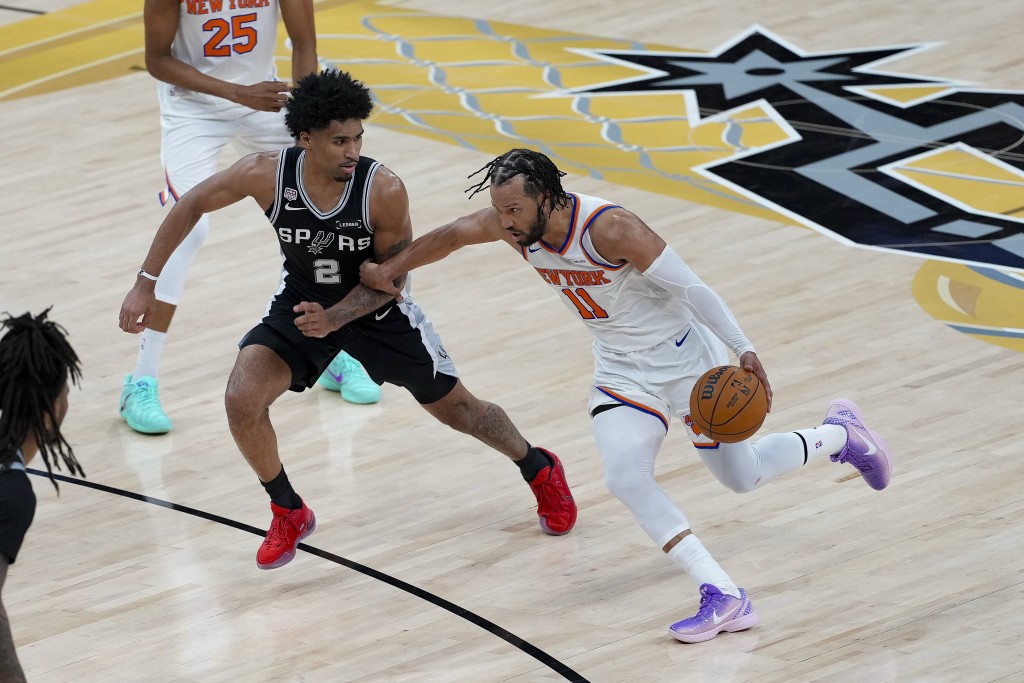 哈柏（左）成為NBA歷史上最年輕在總決賽得分雙位數的球員。路透社