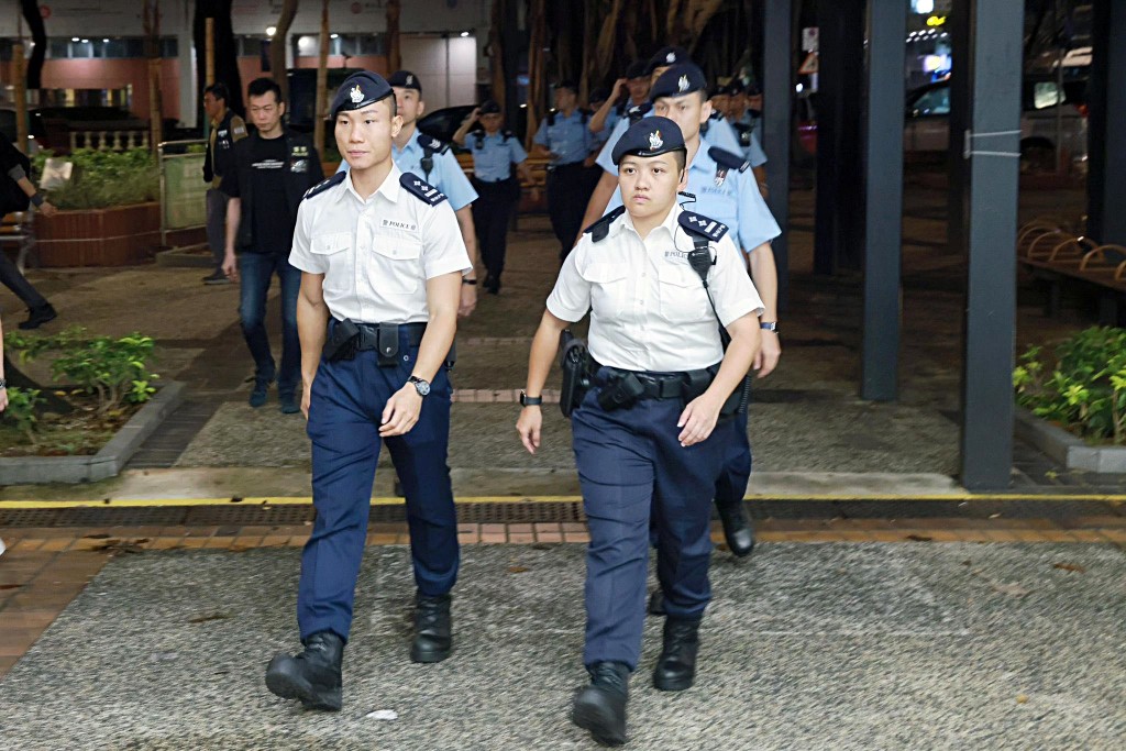 警方「天堡」行動打擊黑幫新義安。fb:香港警察 警方「天堡」行動打擊黑幫新義安。fb:香港警察