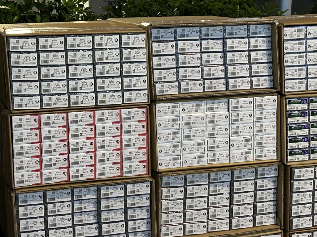 涉案私煙及加熱煙市值共約610萬元。 涉案私煙及加熱煙市值共約610萬元。