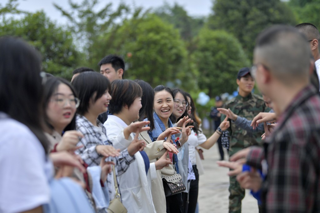 內地各地不時舉辦大型相親活動。圖為湖北的相親活動。新華社