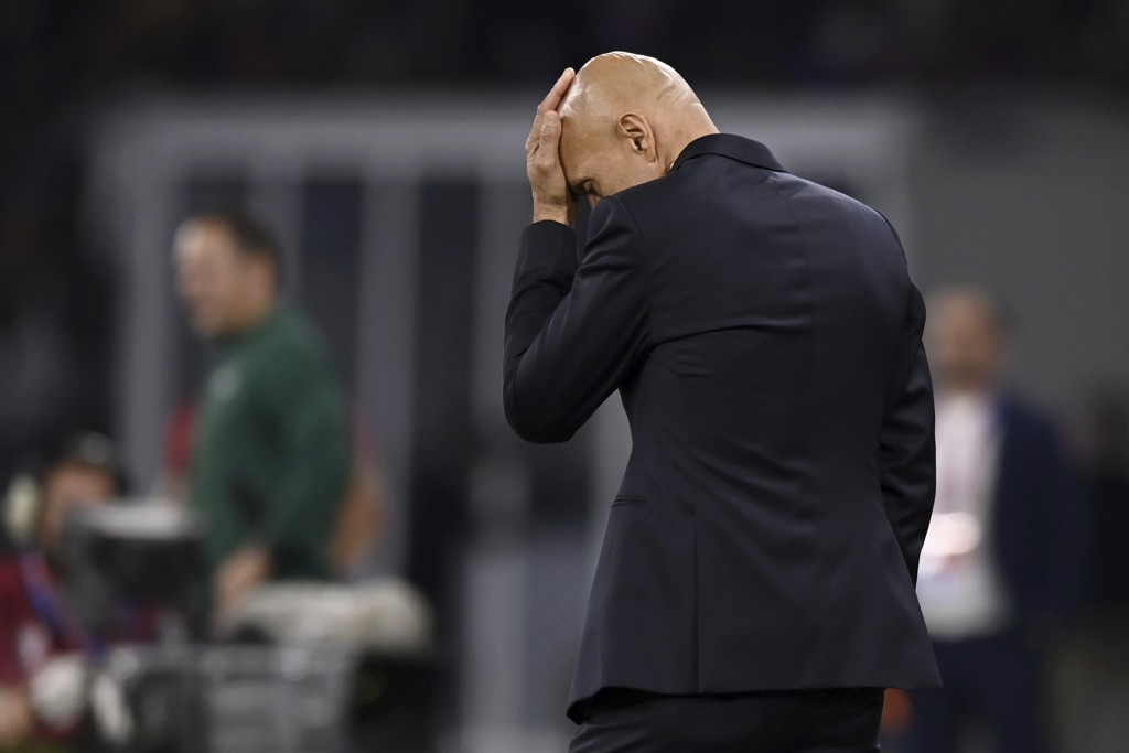  意大利國家隊正經歷賭波風波，令教練史巴列提非常頭痛。美聯社