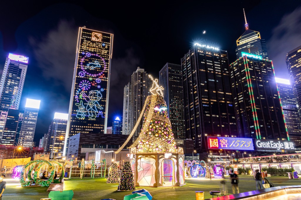 4. 海濱鬧市燈飾｜香港島｜灣仔｜11米巨型音樂聖誕樹