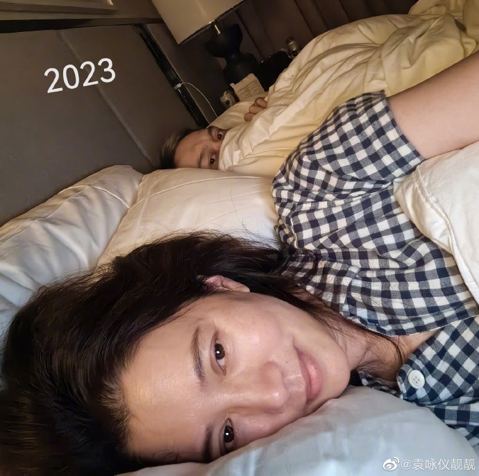 袁咏仪曾偷拍老公的床照。