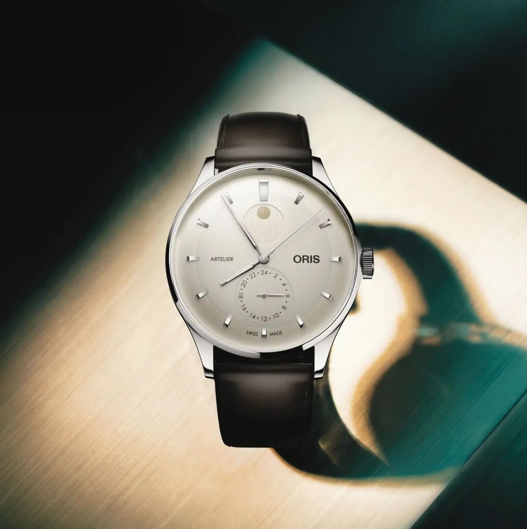 Oris Artelier Complication，錶殼：39.5mm不鏽鋼 / 機芯：782自動 / 售價：$21,800（皮帶）。