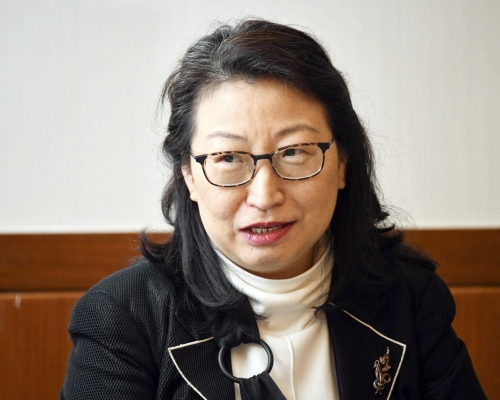 鄭若驊認為不應對現有的競爭優勢感到自滿。資料圖片