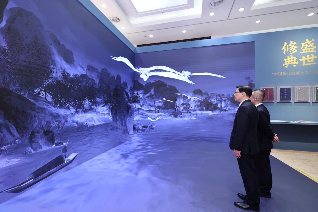 李家超到訪浙江展覽館，觀看「大道之行──『八八戰略』實施20周年大型主題展覽」。李家超fb