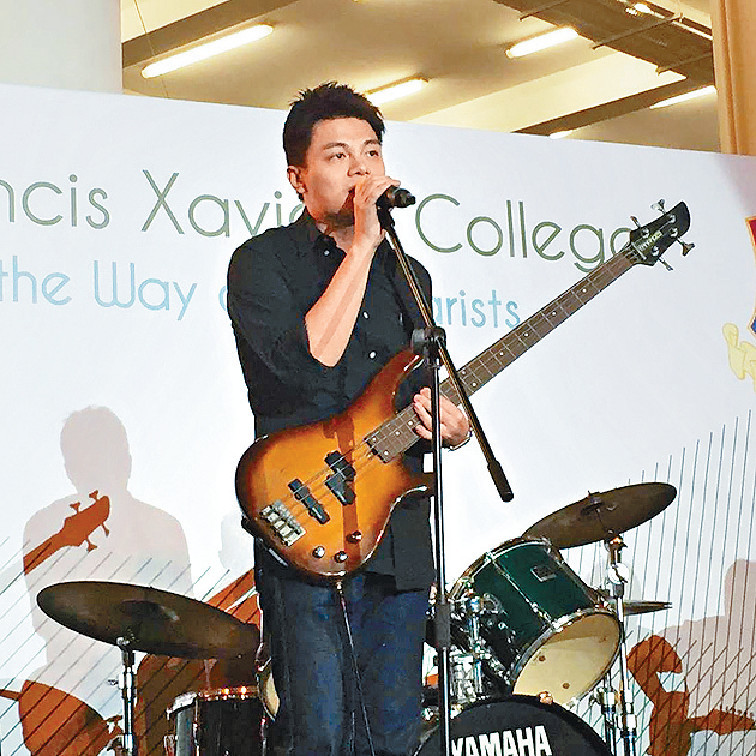 ■Billy爱打篮球和夹Band。