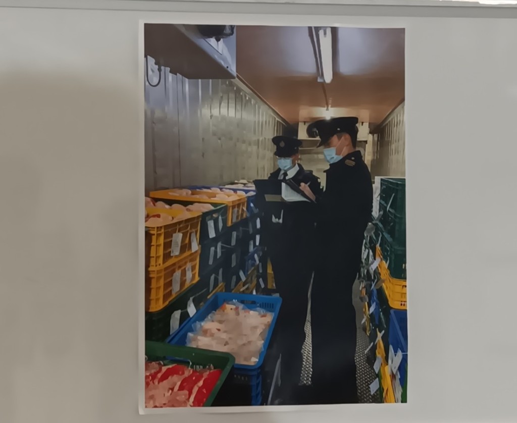 食環署搗破元朗八鄉無牌涷房。 食環署搗破元朗八鄉無牌涷房。