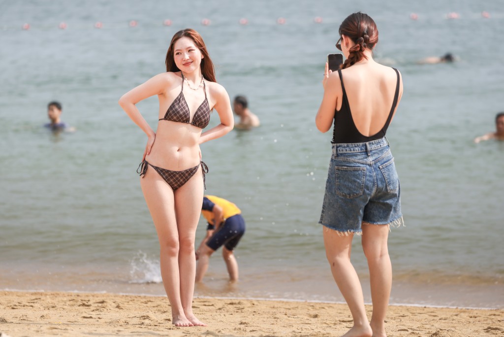 七一气温飙升至33°C。