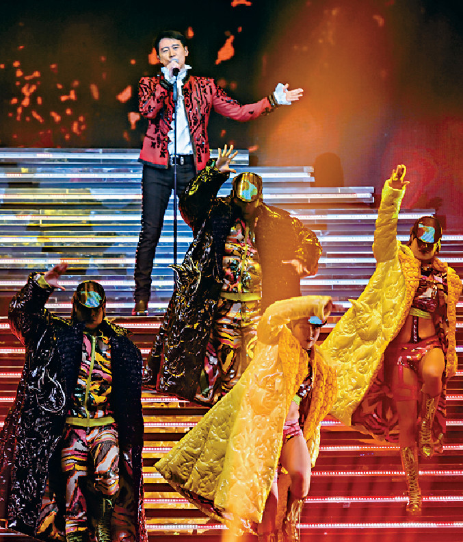 ■黎明在澳門開騷，獻唱多首經典歌。