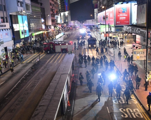 當日大批警員在銅鑼灣截查市民。資料圖片