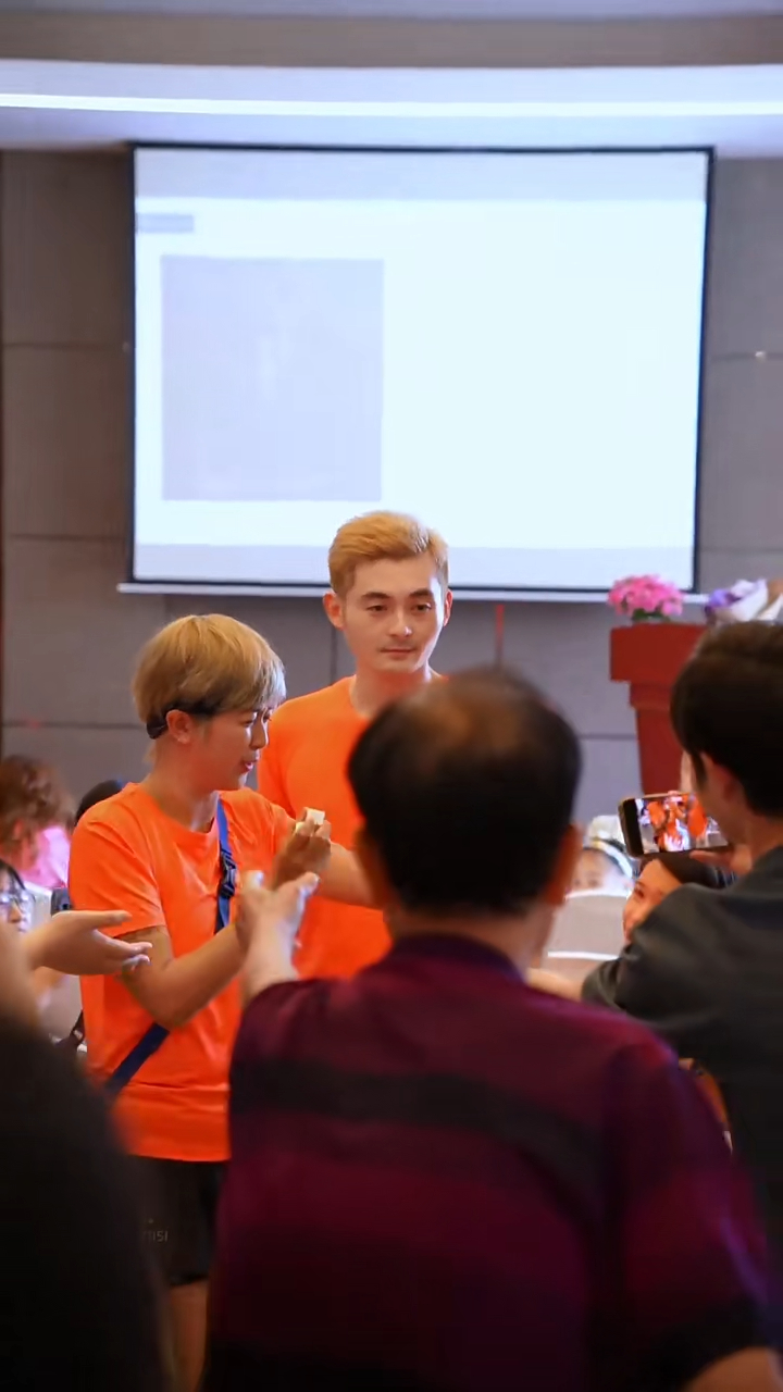 唐寧早前返內地舉行見面會。 唐寧早前返內地舉行見面會。