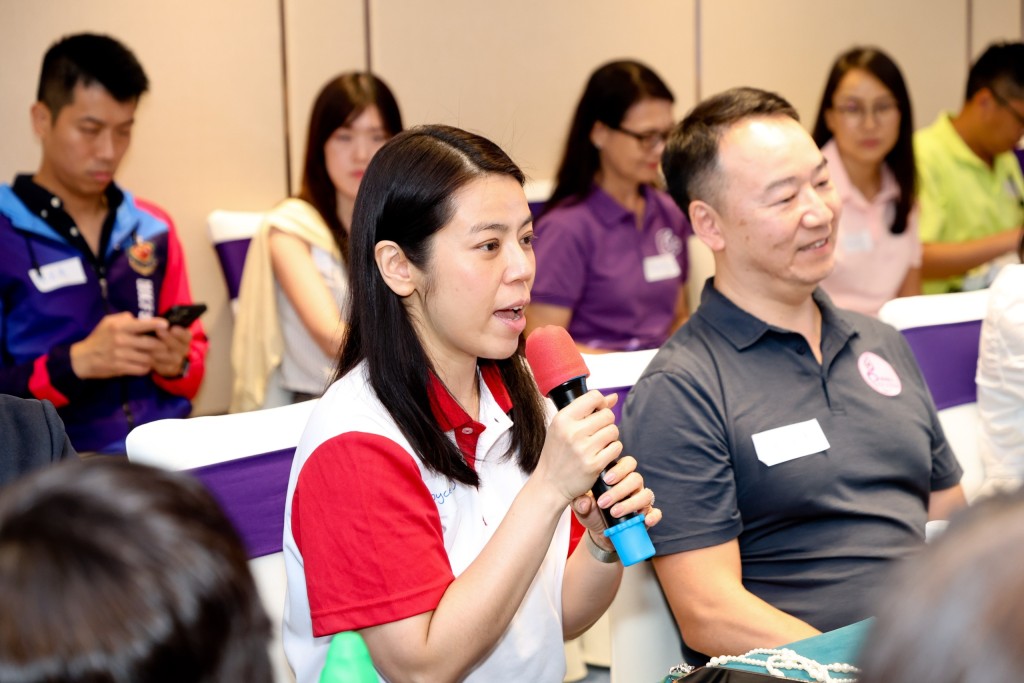 香港律師會理事及社區關係委員會主席鄭程分享義務工作的心得。 香港律師會理事及社區關係委員會主席鄭程分享義務工作的心得。