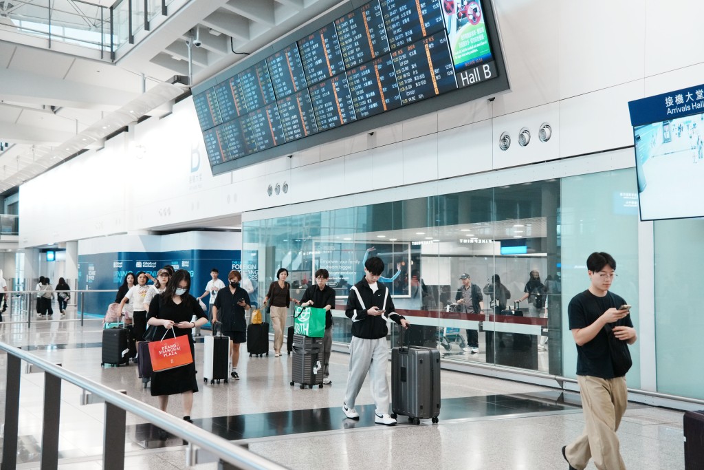 目前訪港旅客除了內地外,東南亞、東北亞都很重要。資料圖片 目前訪港旅客除了內地外,東南亞、東北亞都很重要。資料圖片