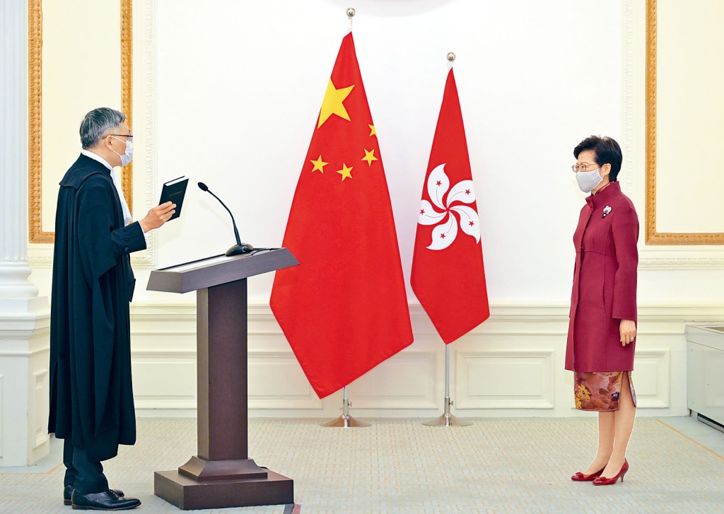 張舉能於禮賓府，行政長官林鄭月娥監誓下，宣誓就任終審法院首席法官。